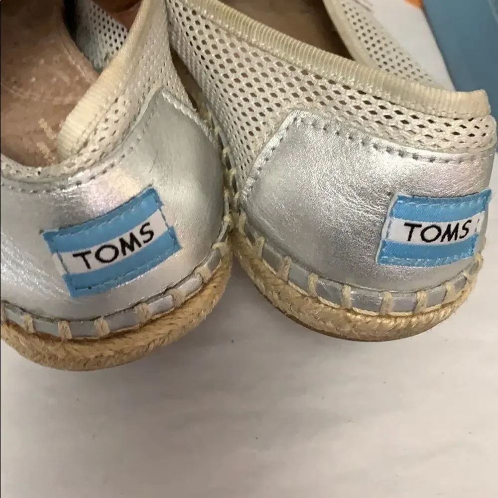 TOMS ESPADRILLE PLATINUM &‎ MESH FLATS SIZE 7:5
